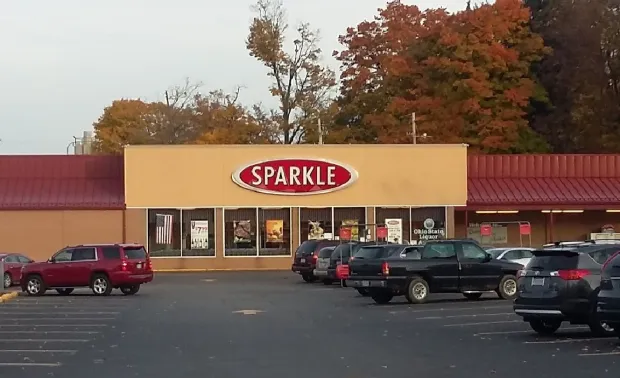 Turf Wars: Popular Grocery Chain Closes After 30 Years, Owner Blames Dollar Stores and Walmart